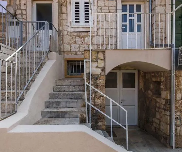 Apartment Mate Komiža