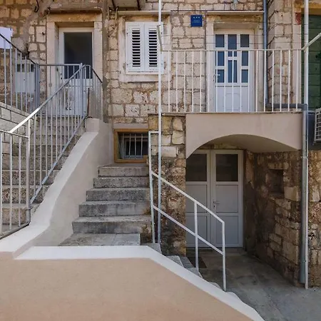 Apartment Mate Komiza